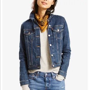 Women’s Levi Denim Jacket Size Small